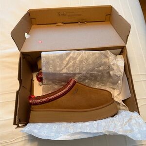 UGG Womens Slip-On Slippers